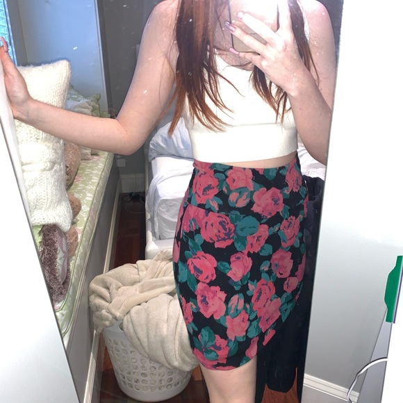 Floral Skirt, Aritzia, Size S - Picture 3 of 4